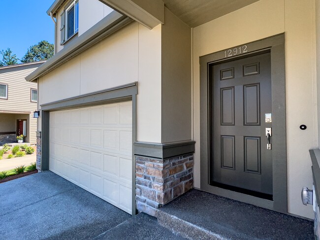 Building Photo - 4 bedroom 2.5 bath House in SW Beaverton! ...