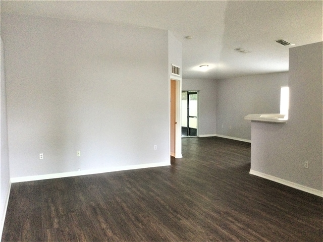 Building Photo - 1615 Alhambra Crest Dr