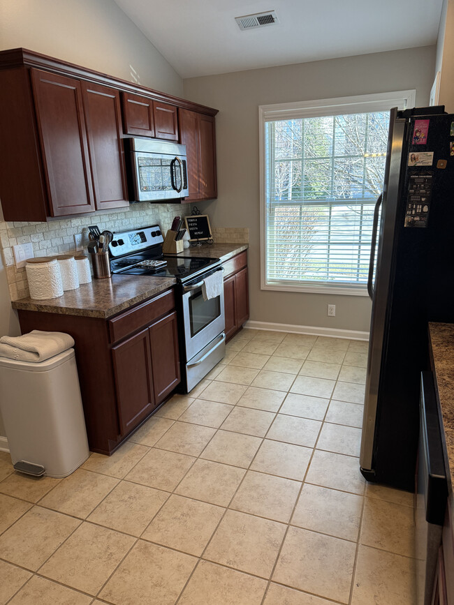 Kitchen (view 1) - 4128 Katherine Pl