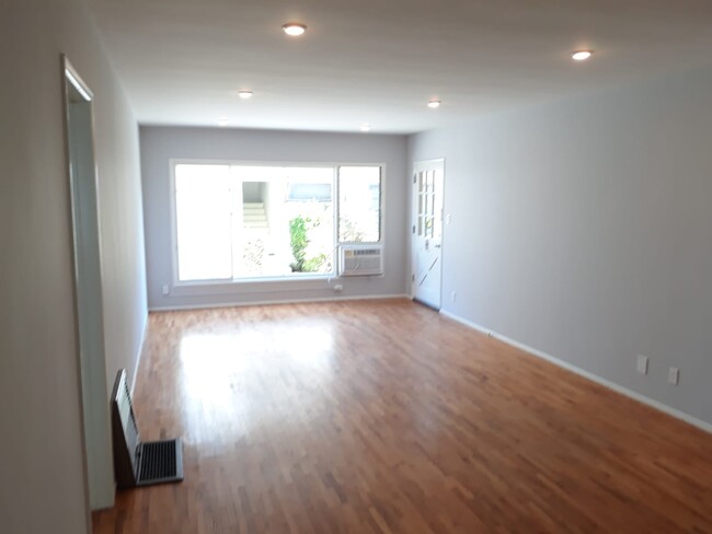 Building Photo - 5307 Vantage Ave