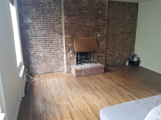 Building Photo - 420 W 46th St