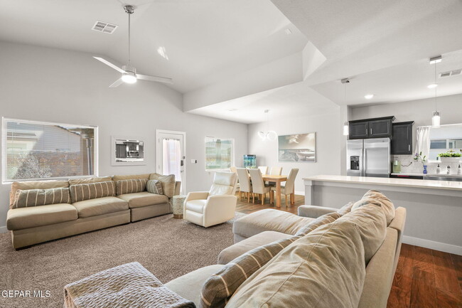 Foto del edificio - 14820 Mike a Mendoza Ave