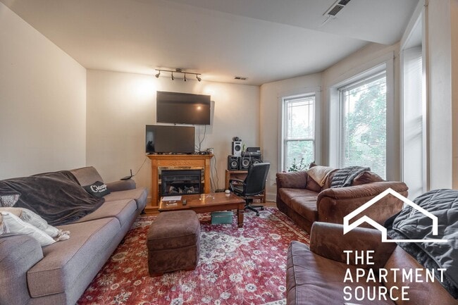 Photo - 1935 N Wood St Apartment