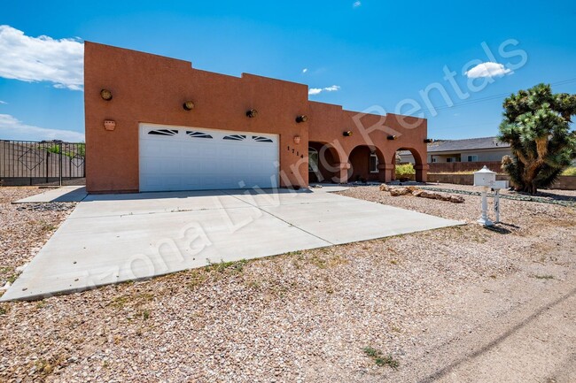 Building Photo - BEAUTIFUL 3 BED 1 BATH PET FRIENDLY