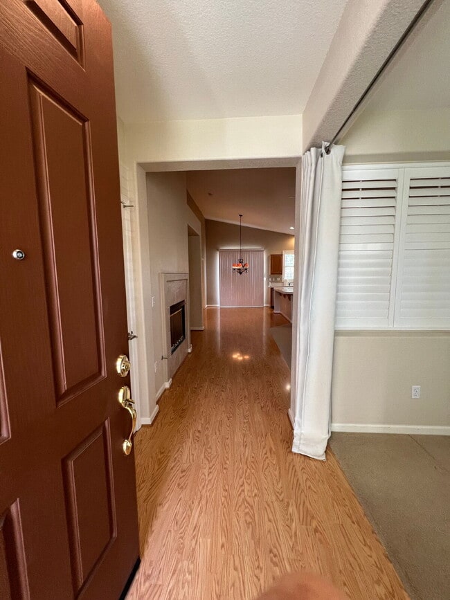 Building Photo - Tracy: $2839 3 bedroom 2 bath single story...