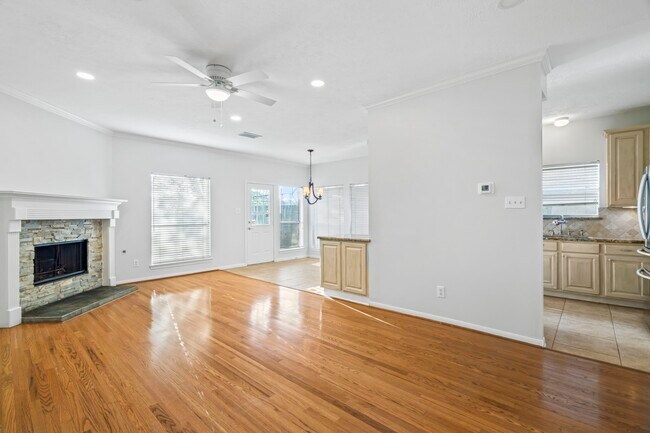 Building Photo - 4034 Harwood Dr