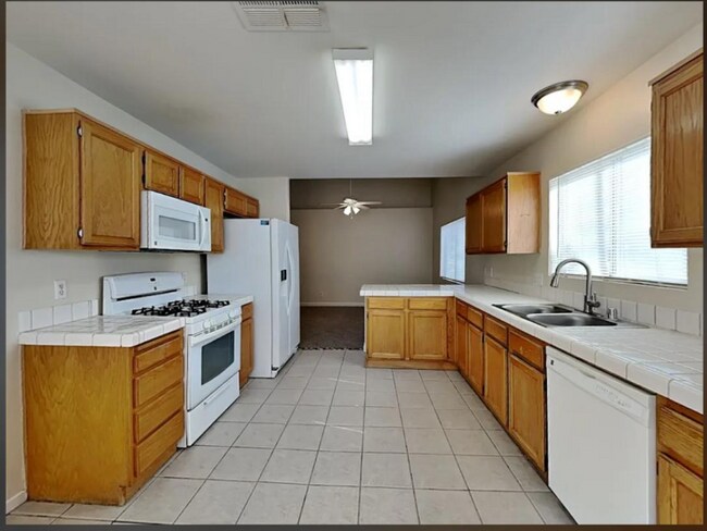 Foto del edificio - 3725 St Charles Ct