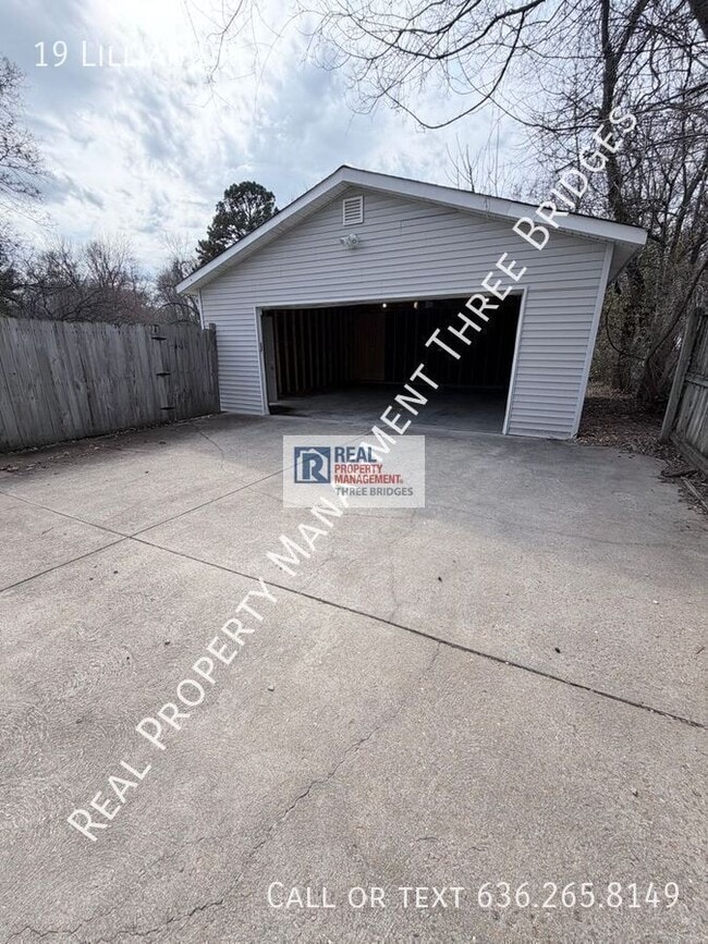 Building Photo - 19 Lillian Dr