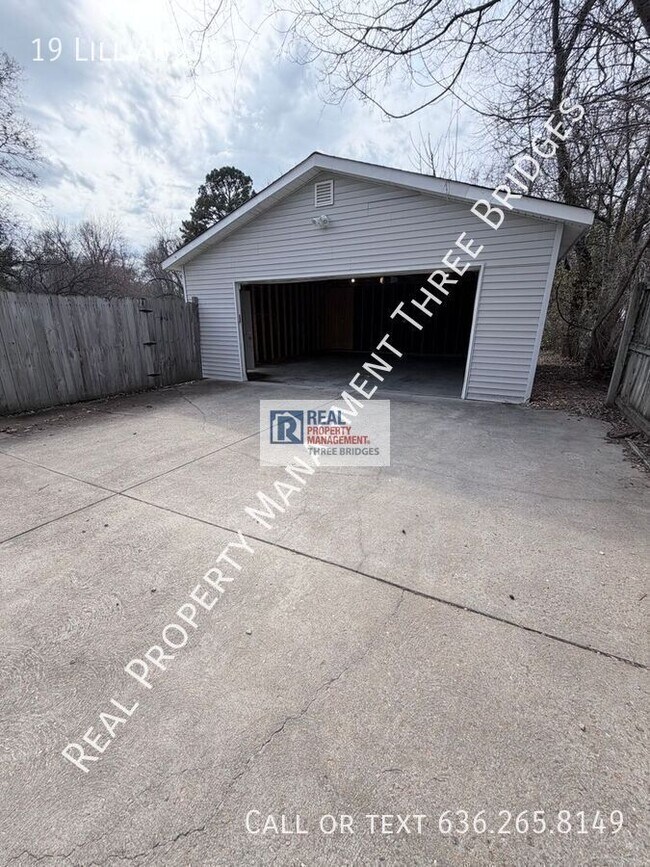 Foto del edificio - 19 Lillian Dr