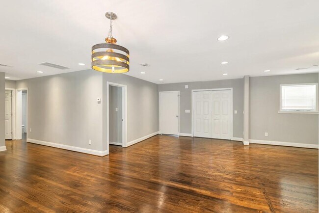Building Photo - 2647 Flagstone Dr SE