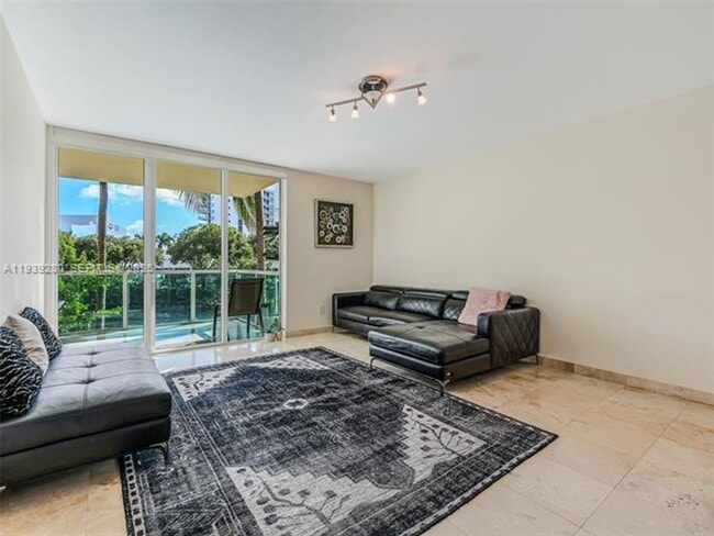 Foto del edificio - 3330 NE 190th St