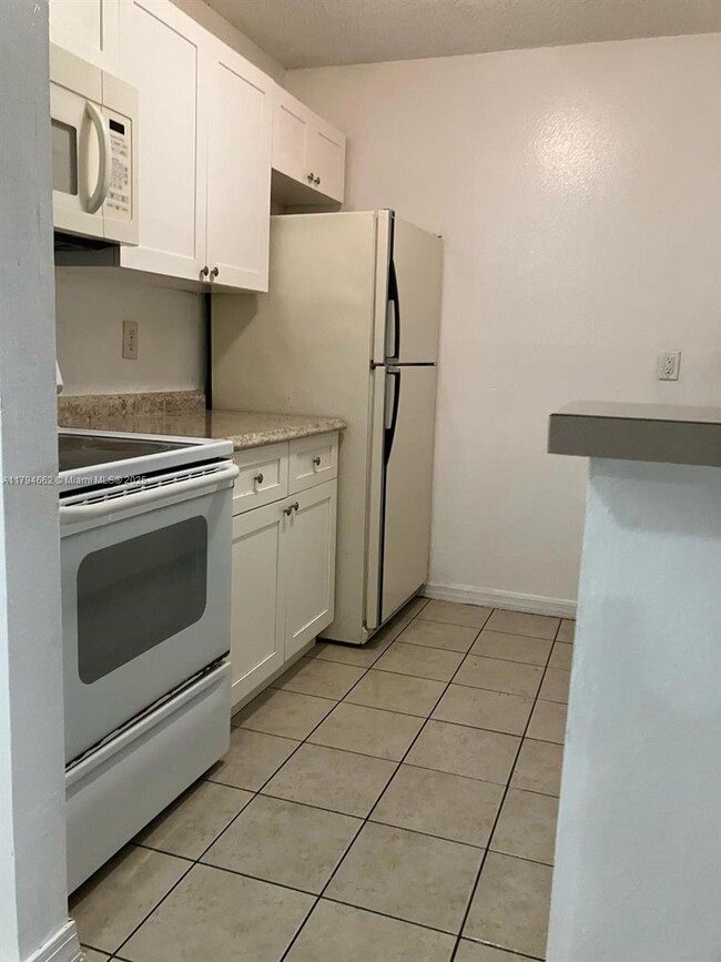 Foto del edificio - 4025 W McNab Rd