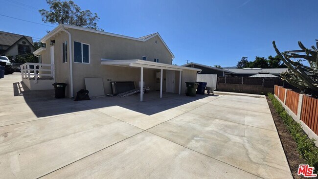 Building Photo - 10323 Samoa Ave