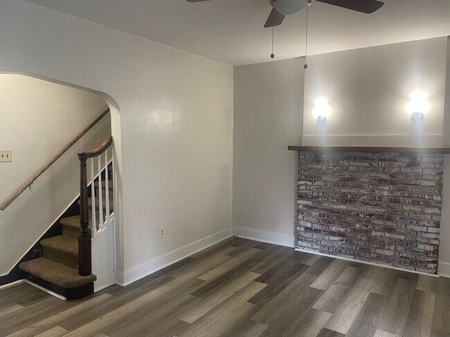 Building Photo - 111 E Garden Rd