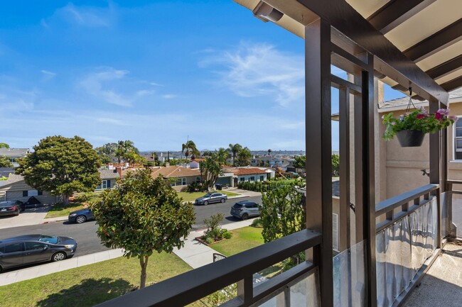 Foto del edificio - Gorgeous Historic Point Loma Home! Solar! ...