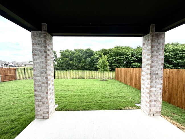 Foto del edificio - New Construction 5 Bedrooms backs to greenbelt!