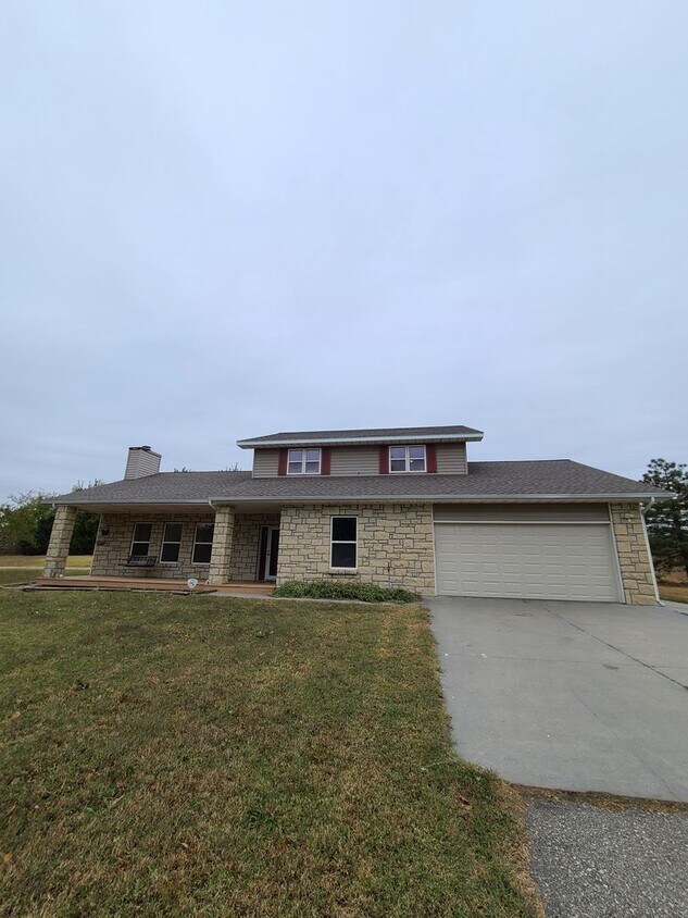 Primary Photo - 4 BD House on large lot with 4+ car garage...