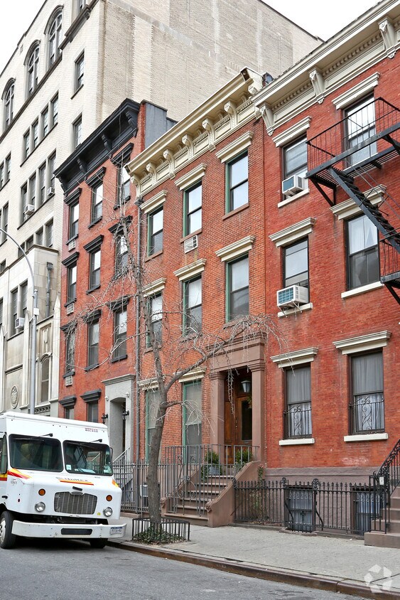 Building Photo - 331 W 18th St