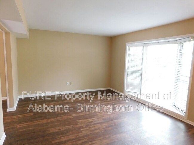 Foto del edificio - 712 Cahaba Manor Dr