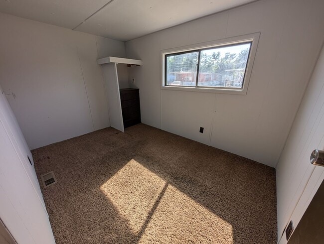 Building Photo - 2 Bedroom 1 Bath Manufactured Home in Burr...
