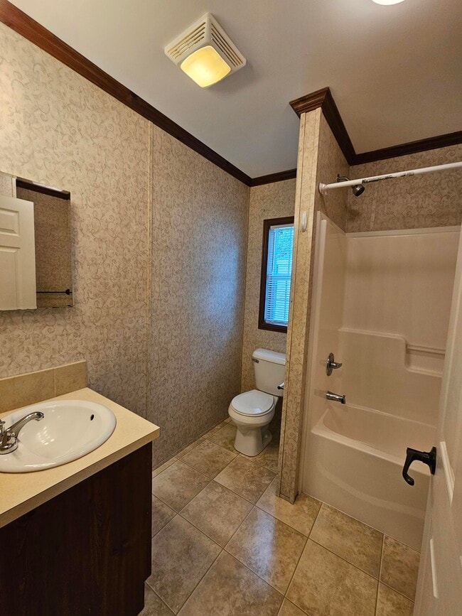 Building Photo - 419 Elmwood Cir
