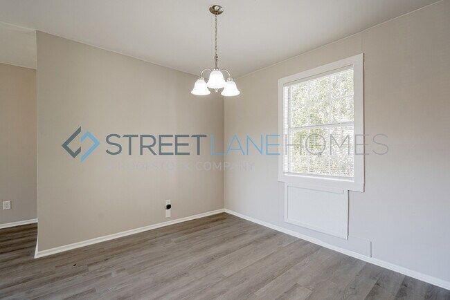Foto del edificio - NOW OFFERING $250 OFF FIRST FULL MONTH IF ...