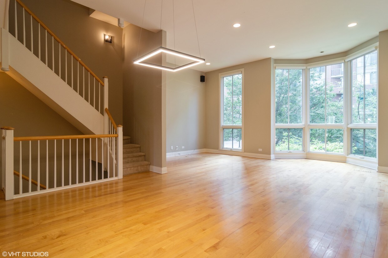 Primary Photo - 437 N McClurg Ct