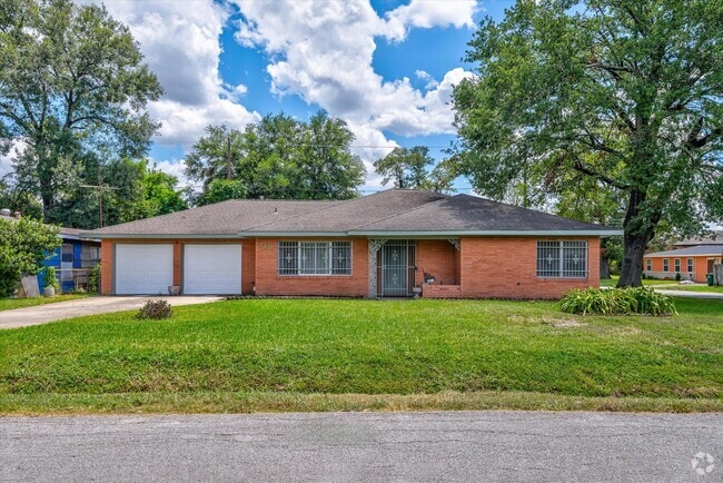 Building Photo - 5611 Milart St