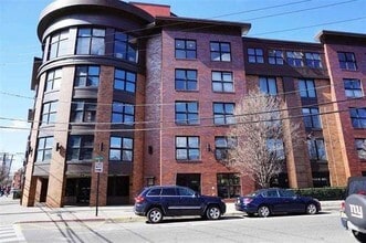 Building Photo - 70 Adams St