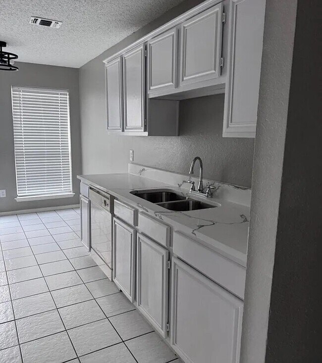 Building Photo - 737 Valley Spring Dr