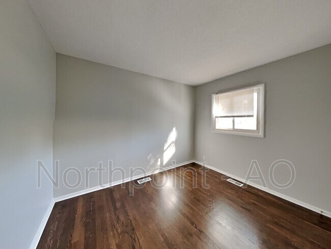 Building Photo - 1521 Seminole Dr