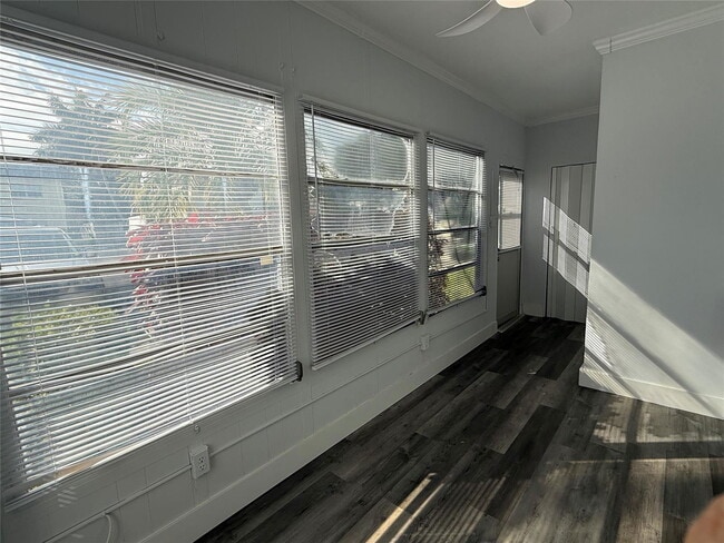 Building Photo - 2121 NE 42nd Ct