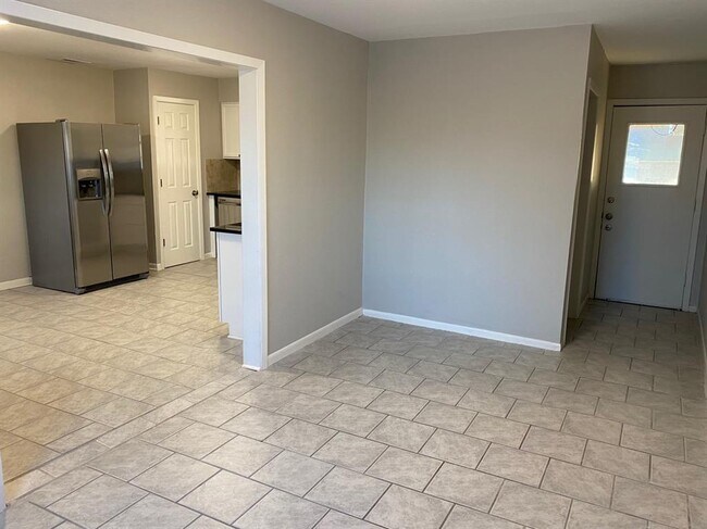 Building Photo - 304 Burgett St