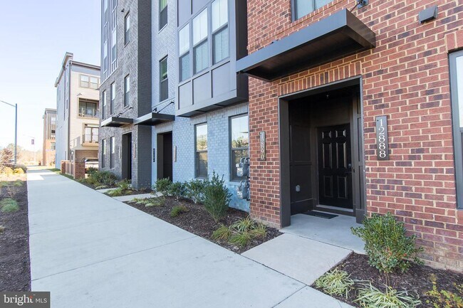 Building Photo - 12890 Sunrise Ridge Aly