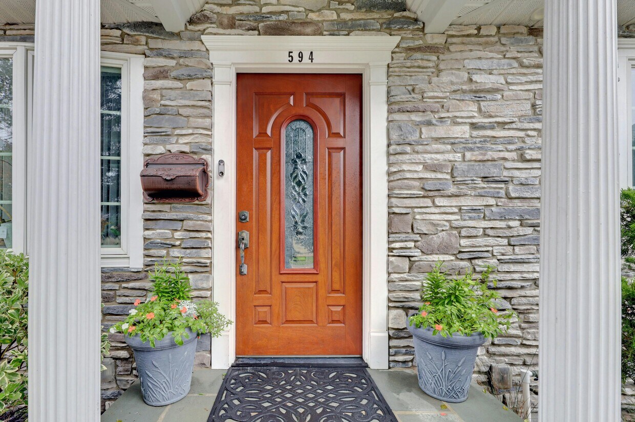Foto principal - 594 Saddle River Rd