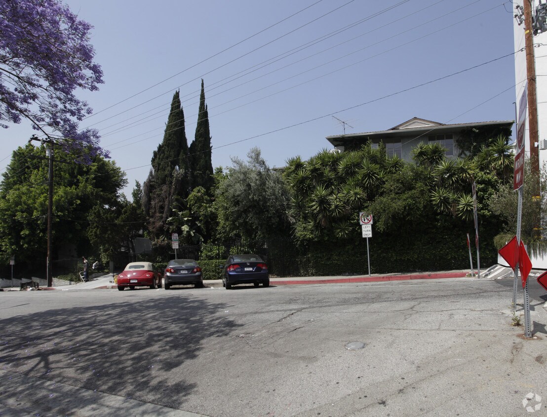 Puertas-ventanas Hill Apartments - French Hill Apartments
