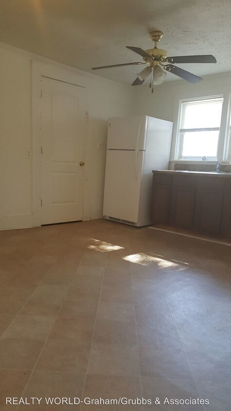 Building Photo - 2 br, 1 bath House - 206 Maple Street