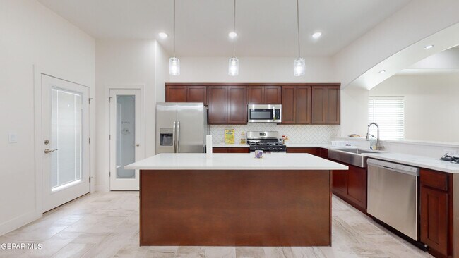 Building Photo - 440 Soleil Rd