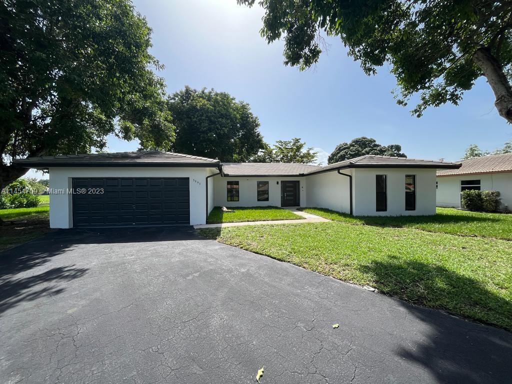 Foto principal - 3890 NW 106th Dr