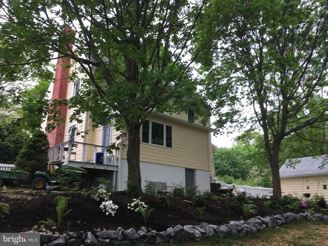Building Photo - 623 S Mildred St