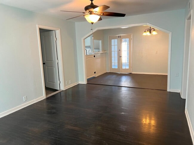 Building Photo - Welcome home to 4527 Diamondhead Drive!