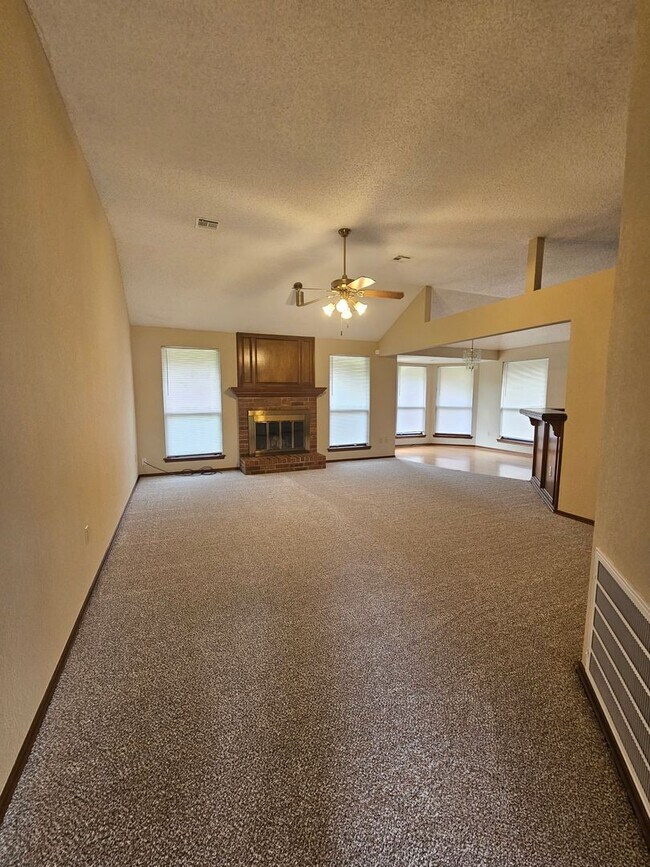 Foto del edificio - (3) Bed, (2)Bath Avail NOW! Cambridge Addi...