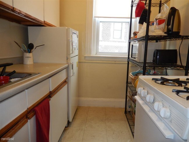 Building Photo - 2 br, 1 bath  - 64 Woodstock Ave