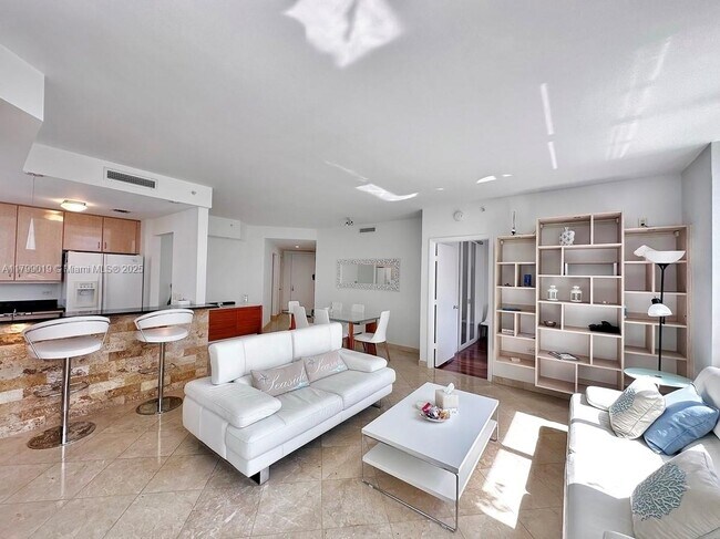 Building Photo - 801 Brickell Key Blvd