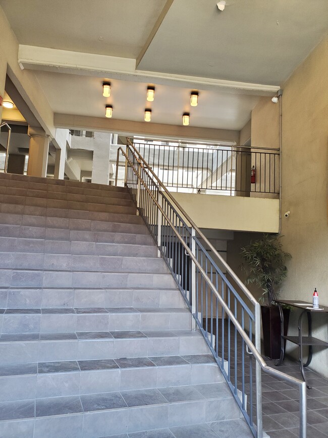 entrance stairs to atrium - 333 Julia St