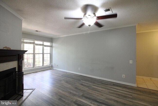 Building Photo - 12016 Golf Ridge Ct