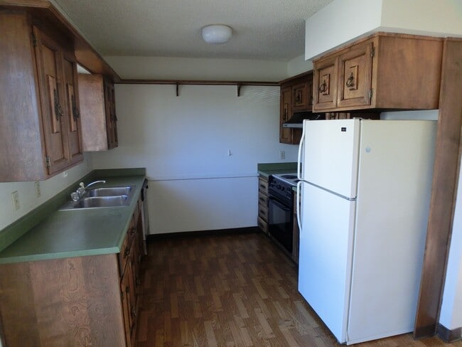 Building Photo - Great centrally located apartment!