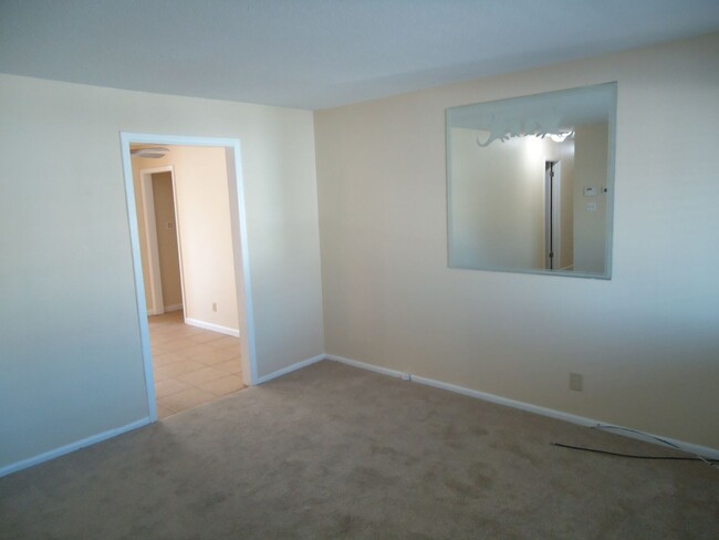 Foto del edificio - 4 Bed/2 bath/1 car garage in quiet NW Reno...