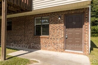Building Photo - 26 Nicole Ln.
