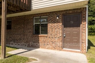 Building Photo - 26 Nicole Ln.